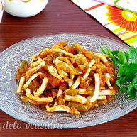 Рецепт Салата с кальмарами и солеными огурцами