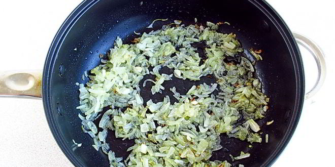 Рецепт салата с кальмарами и солеными огурцами