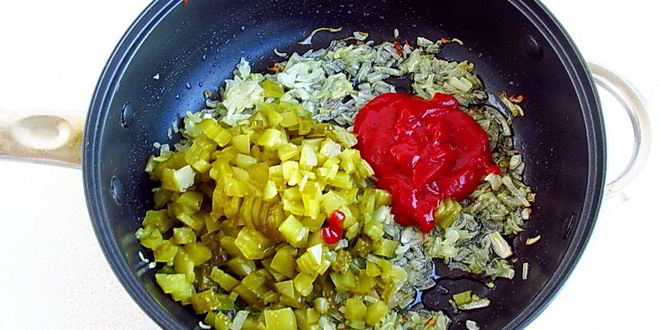 Рецепт салата с кальмарами и солеными огурцами