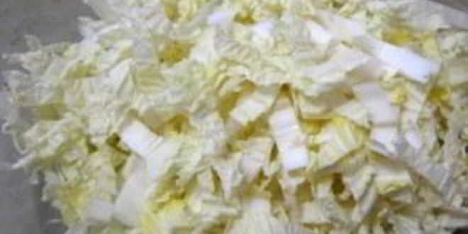 Рецепт салата с капустой и копченой колбасой