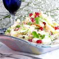 Салат с капустой и креветками