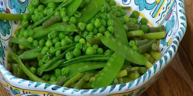 Рецепт салата с крабами, белой фасолью и спаржей