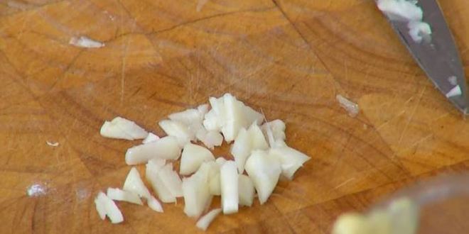 Рецепт салата с крабами, белой фасолью и спаржей