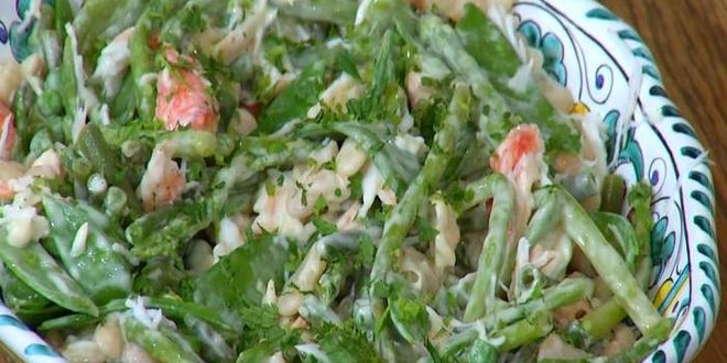Рецепт салата с крабами, белой фасолью и спаржей