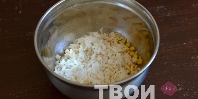 Рецепт салата с креветками и кукурузой