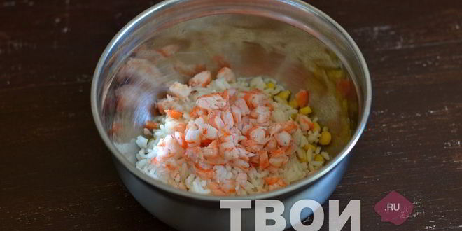 Рецепт салата с креветками и кукурузой