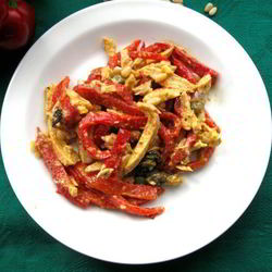 Рецепт Салата с курицей и запеченной паприкой в восточном стил