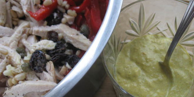 Рецепт салата с курицей и запеченной паприкой в восточном стил