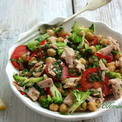 Рецепт Салата с нутом и тунцом