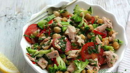 Рецепт Салата с нутом и тунцом