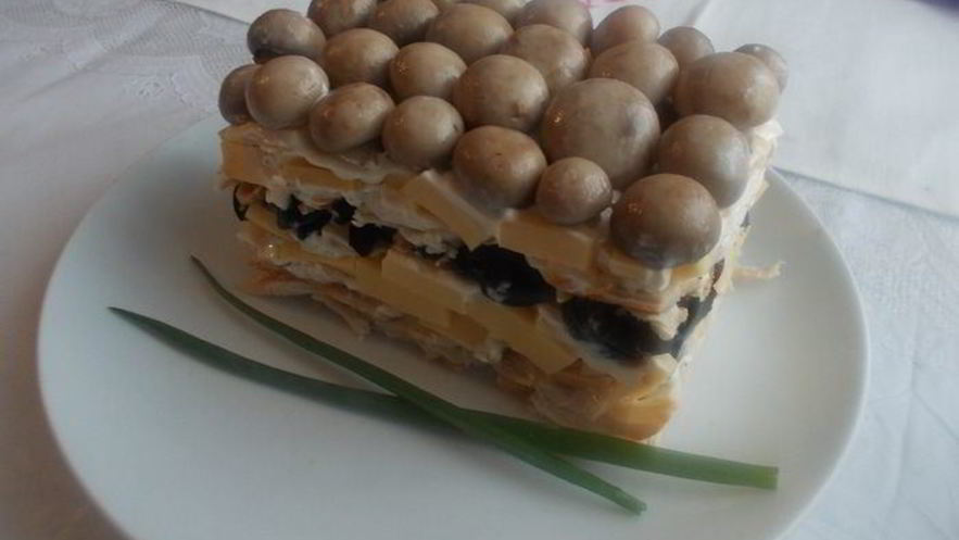 Рецепт салата с сыром и маринованными шампиньонами