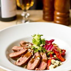 Рецепт Салата с уткой и печеным сладким перцем