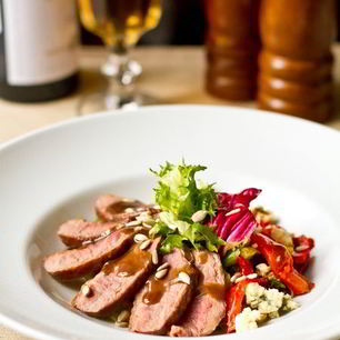 Рецепт Салата с уткой и печеным сладким перцем