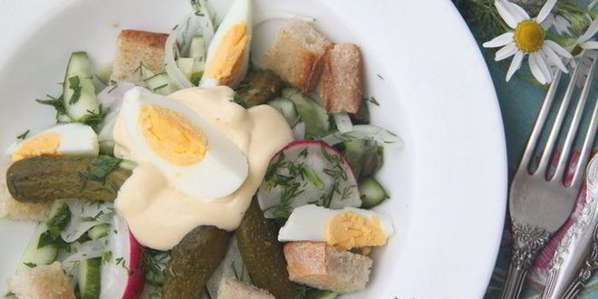 Рецепт русского летнего салата в стиле цезарь