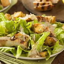 Рецепт Салата цезарь с нежной курочкой