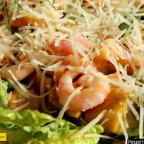 Салат цезарь с креветками без майонеза