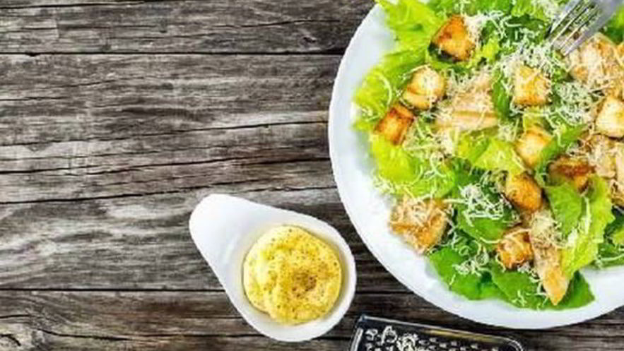 Рецепт салата цезарь с куриным филе