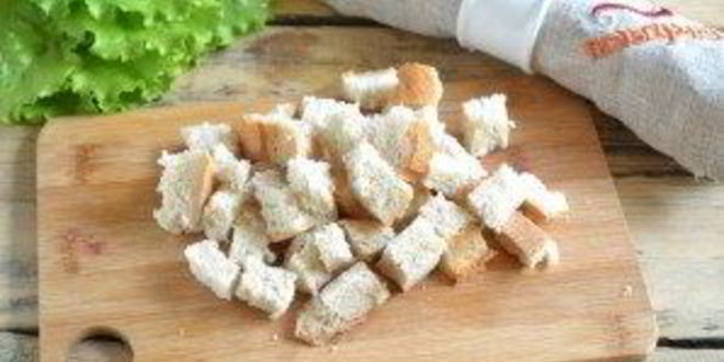 Рецепт салата цезарь с курицей и сухариками