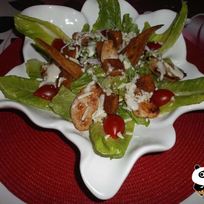 Рецепт Салата Цезарь с курицей, сухариками и гранатовым соусом