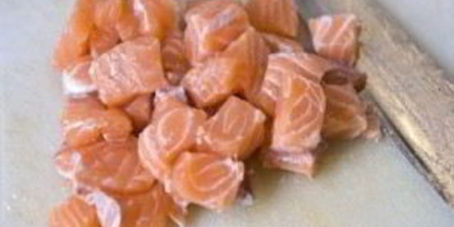 Рецепт салата цезарь с лососем