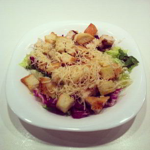 Рецепт Салата Цезарь с сырным соусом