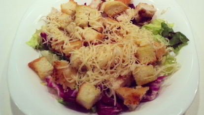 Рецепт Салата Цезарь с сырным соусом