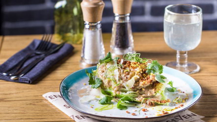 Рецепт молодой капусты на пару с соусом винегрет и щучьей икрой