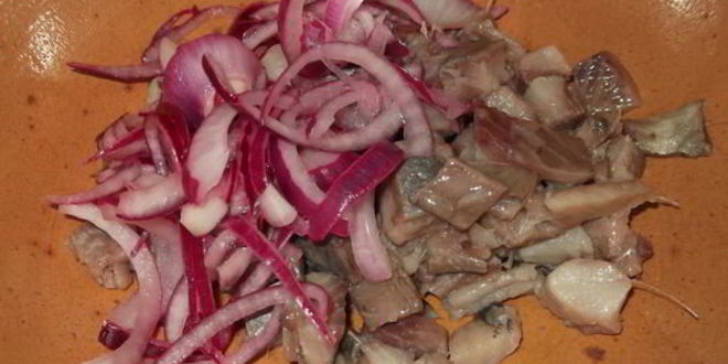 Рецепт салата с сельдью под соусом винегрет