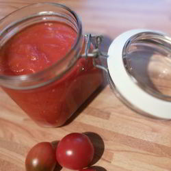 Рецепт Домашнего томатно-яблочный кетчуп со свежими пряными травами