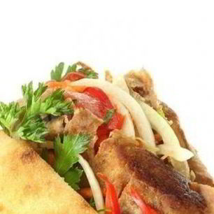 Рецепт Питы с бараниной, греческим салатом и соусом цацики