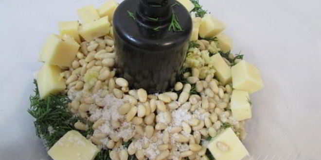 Рецепт филе индейки с соусом песто из укропа