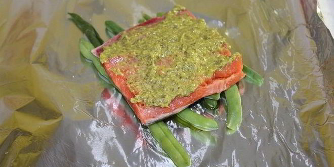 Рецепт лосося с соусом песто