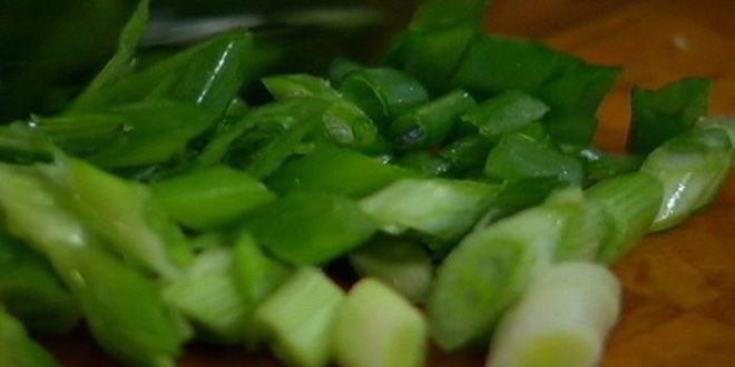 Рецепт оладий из сладкого картофеля с соусом песто