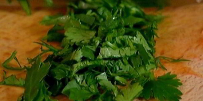 Рецепт оладий из сладкого картофеля с соусом песто