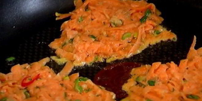 Рецепт оладий из сладкого картофеля с соусом песто