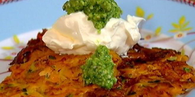 Рецепт оладий из сладкого картофеля с соусом песто