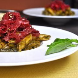 Рецепт Пенне с соусом песто и брезаолой