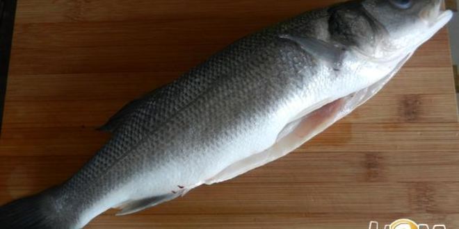 Рецепт сибаса, запеченого с соусом песто