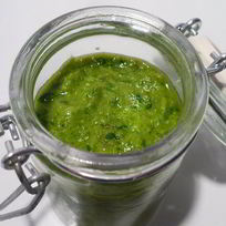 Рецепт Соуса песто с черемшой, грецкими орехами и пекорино