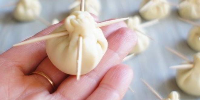 Рецепт закусочных кнопок с соусом песто и моцареллой