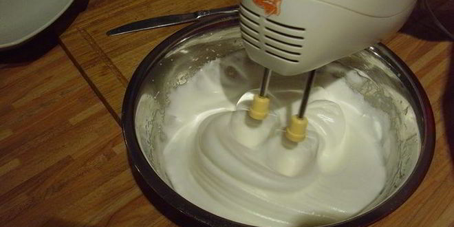 Рецепт тартара из форели на блинчиках из батата, авокадо-рукола салат