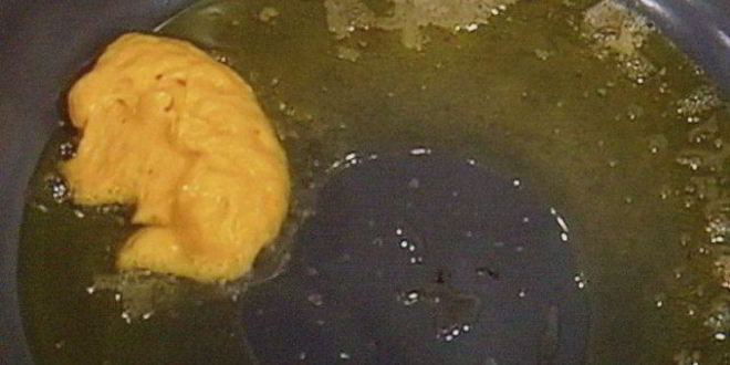 Рецепт тартара из форели на блинчиках из батата, авокадо-рукола салат