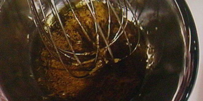 Рецепт тартара из форели на блинчиках из батата, авокадо-рукола салат