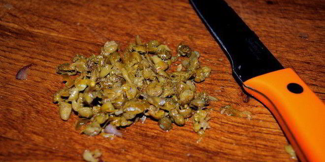 Рецепт тартара из лосося с салатом рукола-помидоры