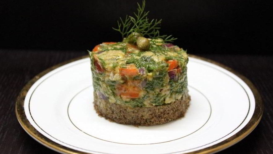 Рецепт тартара из лосося с бородинским хлебом