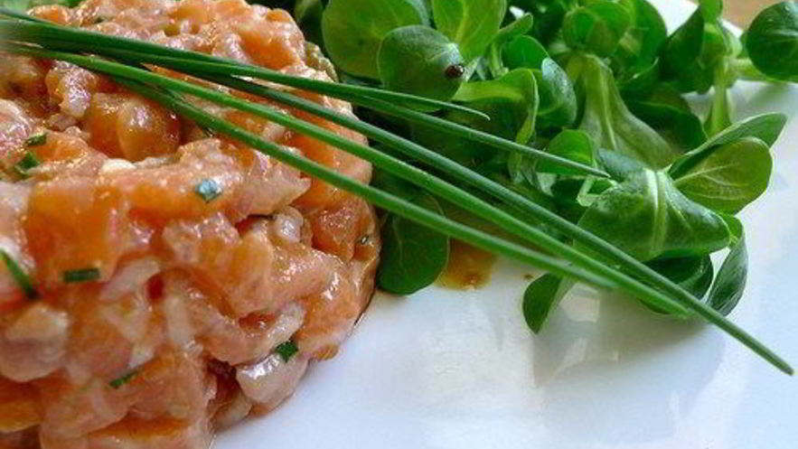 Рецепт тартара из лосося с каперсами