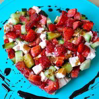 Рецепт Тартара с клубникой, огурцом и брынзой