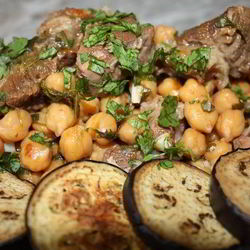 Рецепт Ароматной говядины с нутом и Ткемали