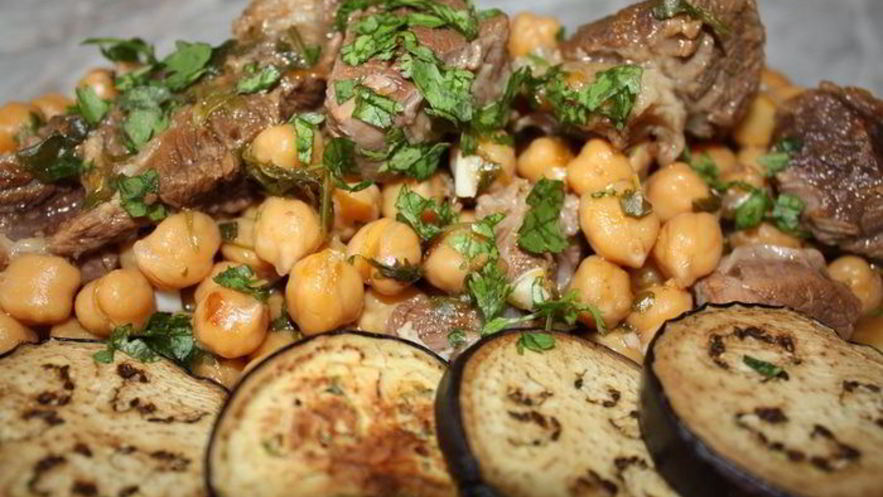 Рецепт ароматной говядины с нутом и ткемали