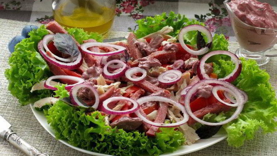 Рецепт мясного салата с майонезом-ткемали